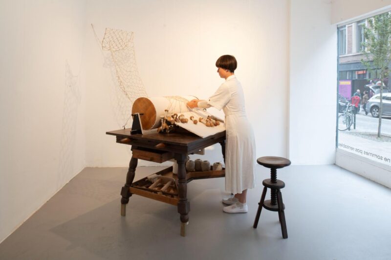 Gladys Sauvage builds her lace loom specifically for Centrale | vitrine.